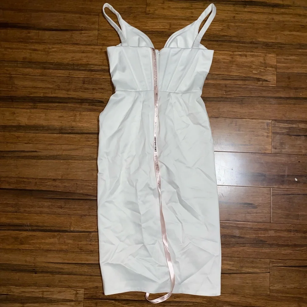 White House of CB dress NWT - Picture 4 of 6